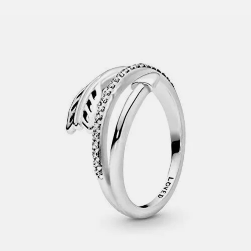 Pandora wrap around arrow ring size 52